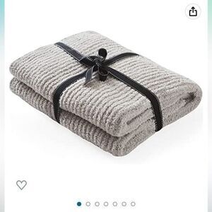 NIP Throw Blanket for Couch Sofa Fluffy Lightweight Fleece 47"‎ x 47" Light Grey